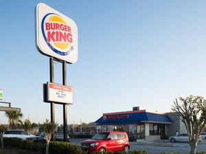 Merasa Dirugikan, Tunawisma Ini Tuntut Burger King Sebesar Rp 13.4 Miliar!