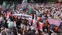 Pantauan detikcom, massa mulai terlihat di kawasan Patung Kuda, Monas, Jakarta Pusat sejak pukul 07.00 WIB, Sabtu (16/9/2017)