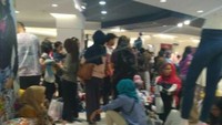 Nitha mengatakan, semula pegawai Matahari sudah memberikan imbauan agar pengunjung tertib saat berbelanja. Namun imbauan itu tak dihiraukan. Kegaduhan pun terjadi. 