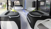 Penting juga untuk dicatat, bus ini memang masih dilengkapi dengan kabin pengemudi walaupun bisa beroperasi secara otonom. Keberadaan pengemudi antara lain berfungsi untuk memonitor kondisi, dan secara hukum turut bertanggung jawab atas laju kendaraan. Sewaktu-waktu, ia bisa mengambil alih kemudi dari sistem otomatis ke manual. Foto: An Uyung Pramudiarja