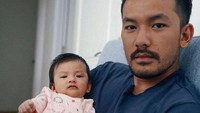 Baby Sal ini cantik banget ya. Gimana nggak? Bapaknya Rio Dewanto dan ibunya Atiqah Hasiholan sih. Foto: Instagram Atiqah Hasiholan