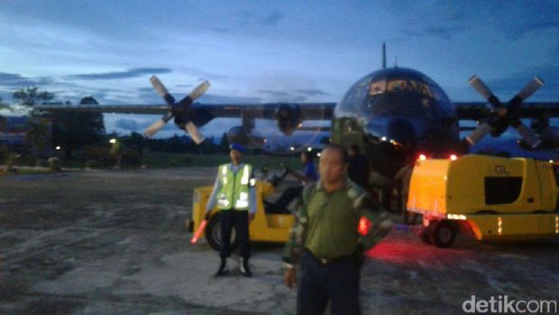 Pesawat Hercules yang mengangkut bantuan Indonesia untuk Rohingya.
