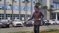 Aksi Eddy di taman kantor wali kota Batu.