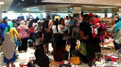 Bakal Ditutup, Matahari Pasaraya Blok M Ramai Antrean