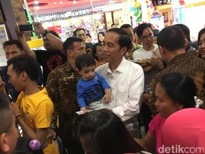Ini Video Saat Jokowi Ajak Sang Cucu Jalan ke Mal