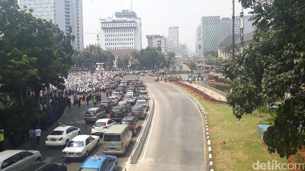 suasana lalin di Jl Medan Merdeka Barat, Jakarta Pusat, Sabtu (16/9/2017)