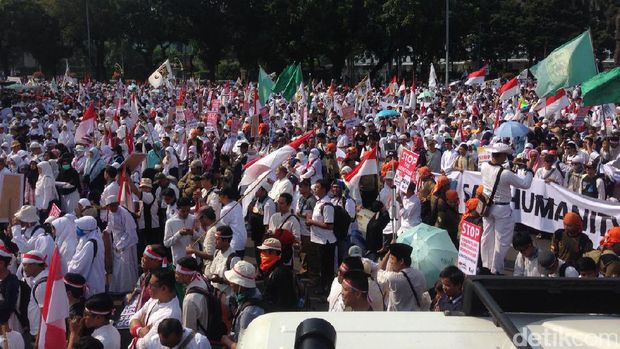 Massa Bela Rohingya Padati Monas, Sejumlah Ruas Jalan Ditutup
