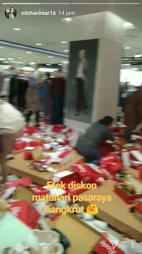 Matahari Tutup Gerai, Begini Keriuhan Pembeli 'Berebut' Diskon