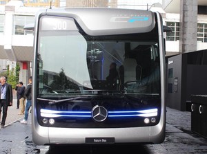 Berani Naik? Bus Ini Bisa Melaju dari Bandara Tanpa Sopir