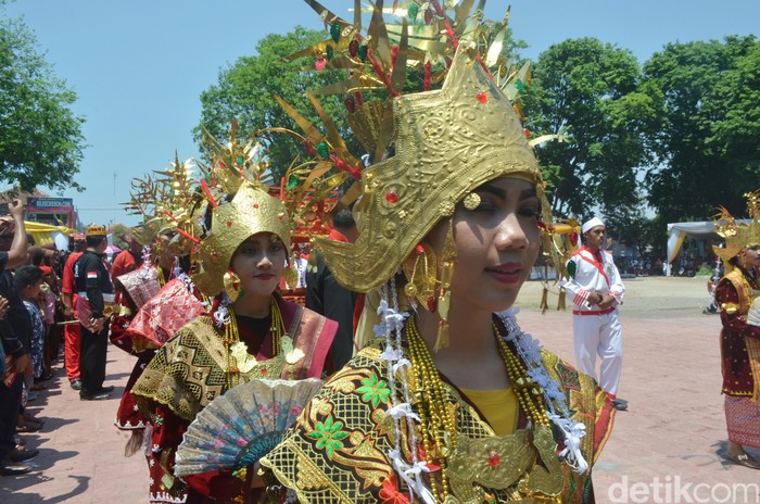 Kirab Agung Prajurit Keraton Se-Nusantara Ditonton Ribuan Orang