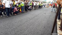 Penerapan aspal plastik di Bekasi adalah lokasi kedua setelah sebelumnya uji coba di jalan lingkungan Universitas Udayana, Bali.