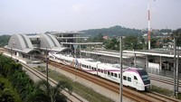 Negara tetangga Indonesia, Malaysia memiliki kereta antar terminal bernama KLIA Ekspres. Tidak hanya antar terminal, KLIA Ekspres juga dapat mengangkut penumpang ke pusat kota (KLIA 2)