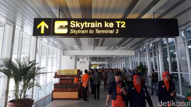 Skytrain Bandara Soetta Mulai Beroperasi.