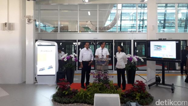 Skytrain Bandara Soetta Mulai Beroperasi.