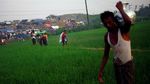 Ekspresi Warga Rohingya saat Antre Terima Bantuan