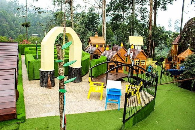 Di Bandung Ada Restoran yang Sediakan Taman Kelinci Hingga Playground untuk Anak