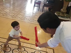 Gemas! Ekspresi Gembira Jan Ethes Saat Main Bareng Jokowi