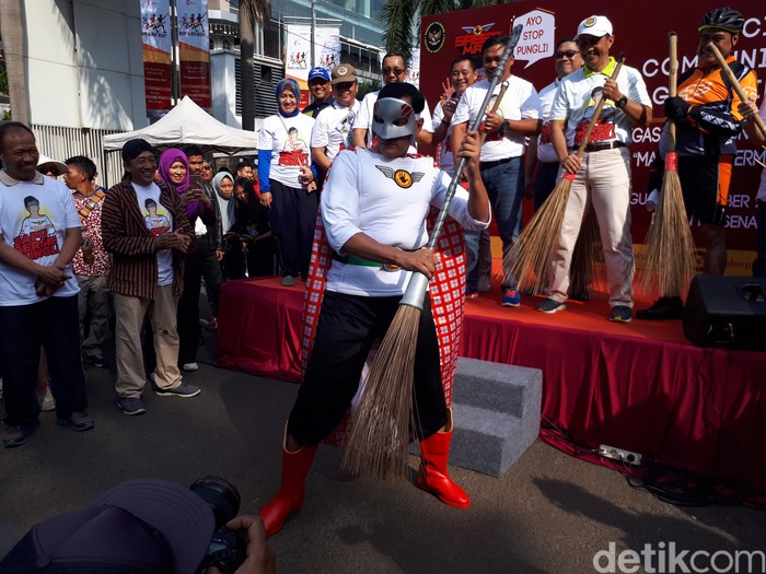 Bawa Sapu Lidi, Saberman Siap Sosialisasi Saber Pungli