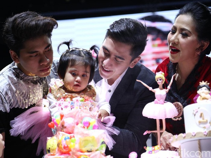 Venna Melinda Rayakan Ultah Pertama Putri Angkat