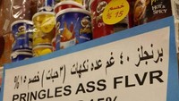 Ini kok ada Pringles Ass Flavor ya? Mungkin singkatan dari assorted (bermacam). Harus hati-hati nih buat singkatan.
