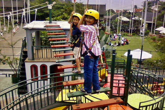Di Bandung Ada Restoran yang Sediakan Taman Kelinci Hingga Playground untuk Anak Di Bandung Ada Restoran yang Sediakan Taman Kelinci Hingga Playground untuk Anak