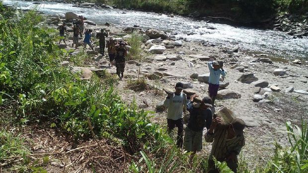 Kampung Binaan Serka Darwis Akhirnya Dibikinkan Jembatan Gantung