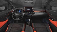 Masuk ke bagian interior warna oranye juga menyelimutinya.  Foto: Dok. Toyota