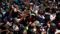 Bantuan untuk warga pengungsi Rohoingya mulai berdatangan di posko pengungsian. 