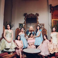 Jennifer Bachdim yang tinggal di Bali juga termasuk anggota Girl Squad. Beberapa waktu lalu dia pun ikut pemotretan bersama Girl Squad berpose ala Cinderella. Foto: dok. Instagram