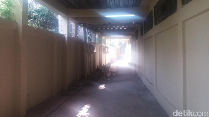Aksi Warga Belakang Mapolres Jakbar Tangkap Tahanan Kabur