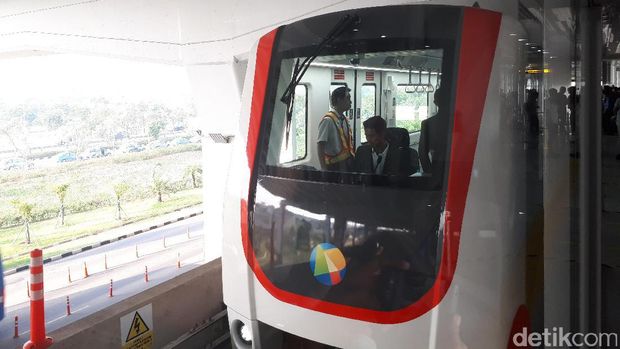 Skytrain Bandara Soetta Baru Layani Terminal 2 dan 3.