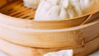 Yang ini tak boleh dilewatkan, bakpao dengan isian char siu ayam jamur atau daging babi. makan selagi hangat hingga terasa lumer gurih di mulut.Foto: Istimewa