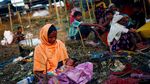 Ekspresi Warga Rohingya saat Antre Terima Bantuan
