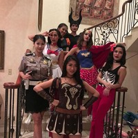 Dalam rangka Halloween, anggota Girl Squad tampil dengan kostum unik. Ada yang menjadi Sailormoon, polisi, Wonder Woman hingga maleficent. Foto: dok. Instagram