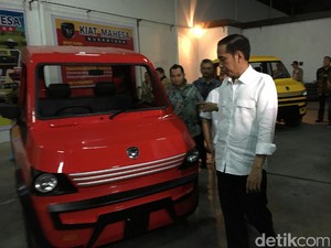 Jokowi Tinjau Pabrik Pelopor Mobil Esemka