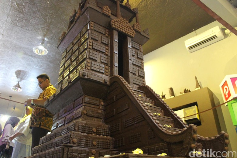 Unik! Ada Miniatur Candi Terbuat dari Cokelat di Garut Unik! Ada Miniatur Candi Terbuat dari Cokelat di Garut