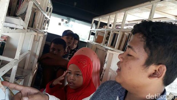 Perpus Keliling 'Diserbu' Anak Korban Kebakaran di Belakang Alexis