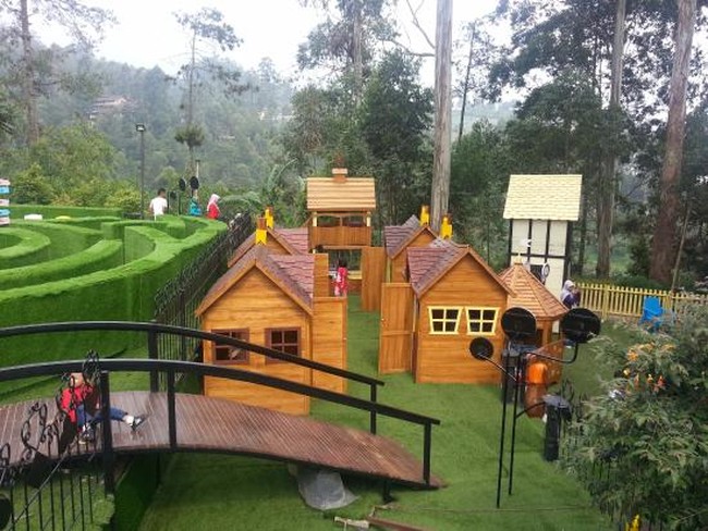 Di Bandung Ada Restoran yang Sediakan Taman Kelinci Hingga Playground untuk Anak
