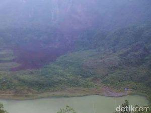 Dua Pencari Burung Hilang Saat Gunung Galunggung Longsor