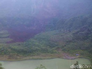 Dua Pencari Burung Hilang Saat Gunung Galunggung Longsor