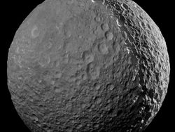Hasil Karya Cassini, Satelit Penjaga Saturnus