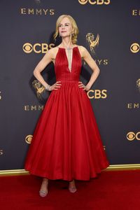 Nicole Kidman Pakai Sepatu Beda Sebelah Jadi Perhatian di Emmy Awards 2017