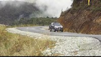 Hingga saat ini jalan yang belum tembus sepanjang 479,04 km dan pada akhir 2017 ditargetkan berkurang menjadi 366,20 km. (Dok. Kementerian PUPR)