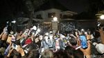 Foto-foto Aksi Pengepungan Gedung LBH Jakarta yang Berujung Rusuh