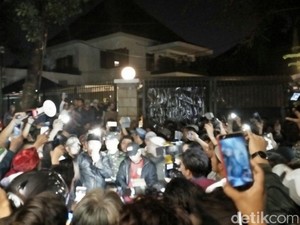 LBH, Tempat Nginap Pengungsi Rohingya hingga Petani Kendeng  