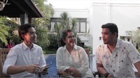 Kaesang menjadi moderator dalam vlog Q n A tersebut. Kahiyang dan Bobby menjawab pertanyaan dari netizen.