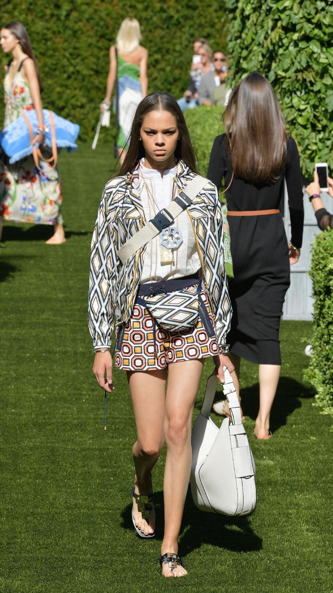 A model walks the runway during the Tory Burch Spring Summer 2018 Fashion Show at Cooper Hewitt, Smithsonian Design Museum on September 8, 2017 in New York City.  (Photo by Slaven Vlasic/Getty Images for Tory Burch)