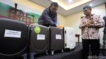 Pansus Angket KPK Bawa 5 Koper Dokumen ke Paripurna