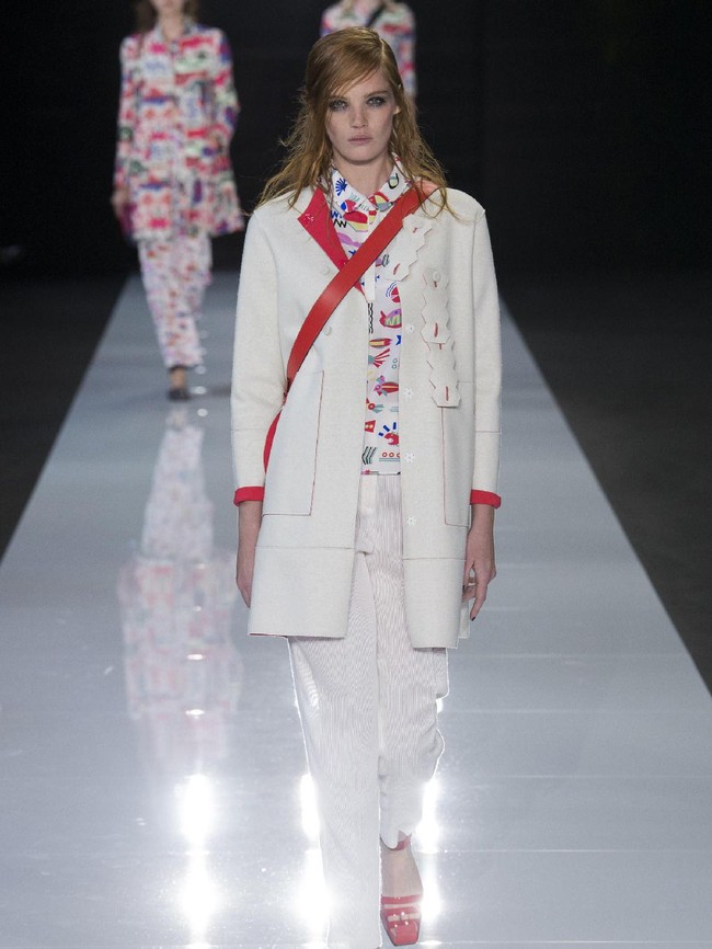 Sebuah bangunan bekas gudang tembakau di East London dipilih sebagai lokasi fashion show. (Foto: dok. Vogue)