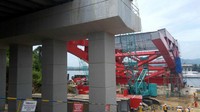 Jembatan Holtekamp membentang sepanjang 732 meter di atas Teluk Youtefa, Jayapura, Provinsi Papua. Proyek ini digarap 3 BUMN yaitu PT Pembangunan Perumahan, PT Hutama Karya, dan PT Nindya Karya. (Dok. Kementerian PUPR)
